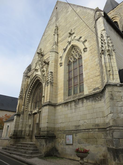 Eglise Saint-Epain : Portail sud, vue générale