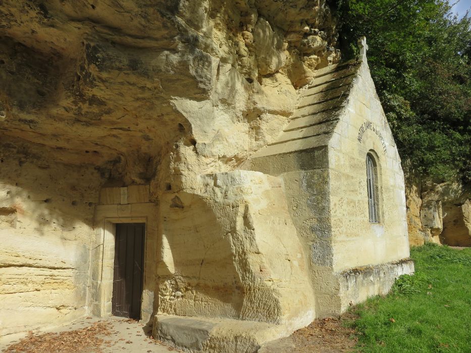 Chapelle et logis troglodytiques de Notre-Dame-de-Lorette : Façade sud, vue partielle