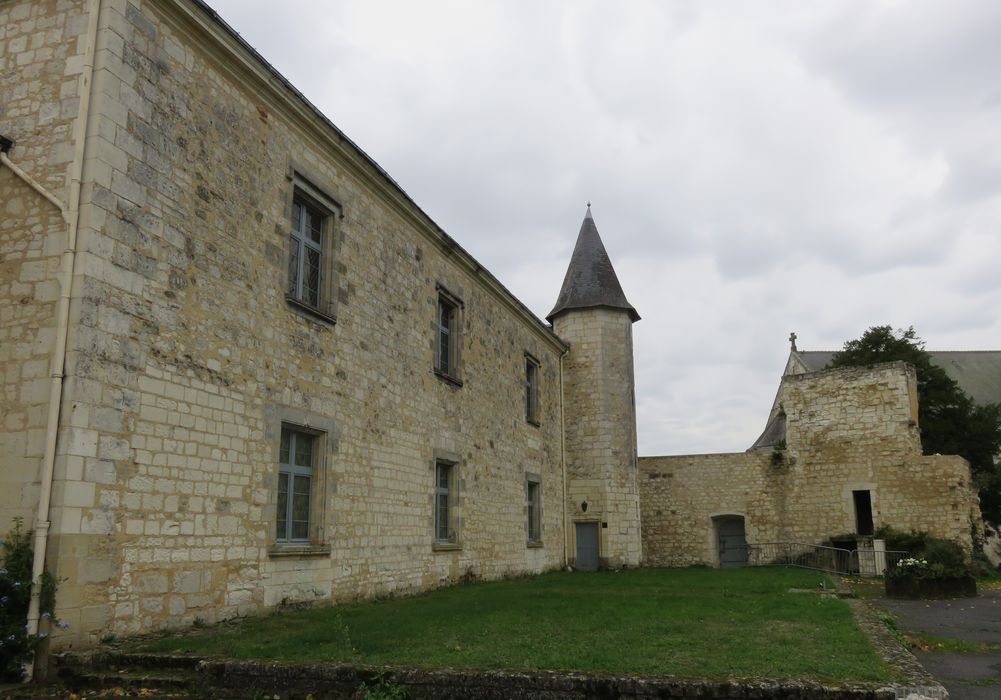 Ancien château : Logis façade ouest, vue générale