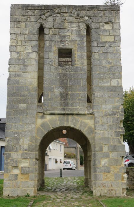 Ancien château : Porterie, élévation sud, vue générale