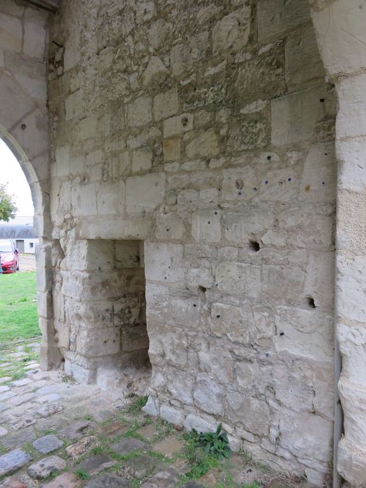 Ancien château : Porterie, vue partielle