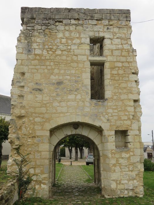 Ancien château : Porterie, élévation nord, vue générale