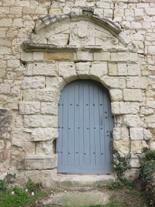 Ancien château : Porte d'accès sud à la cour, vue générale