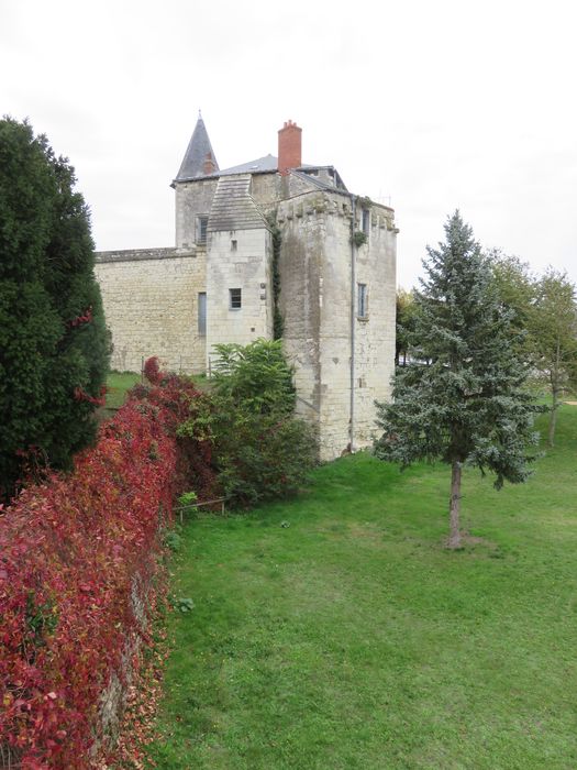 Ancien château : Logis, ensemble sud, vue générale