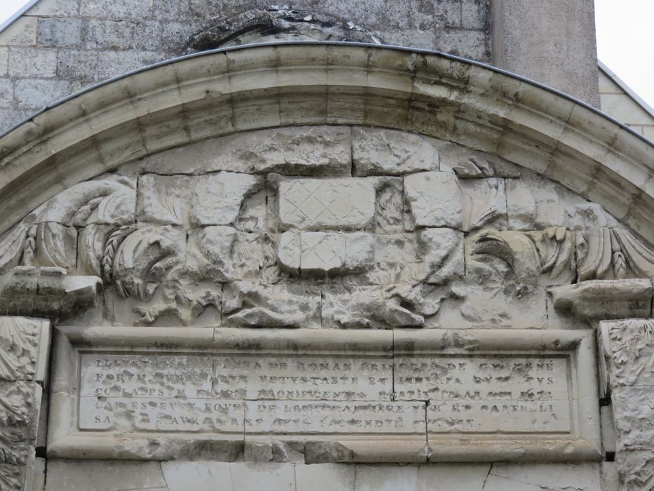 Halles : Porte d'accès sud, détail