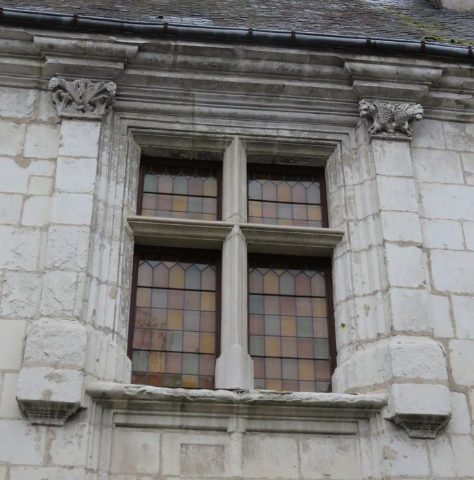 Maison : Façade sur rue, détail d'une fenêtre à meneaux au 1er étage