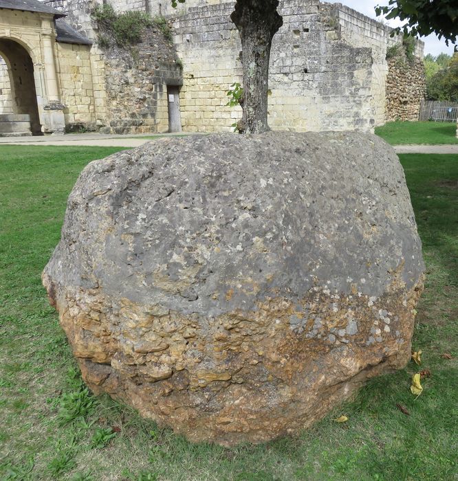 Polissoir dit Pierre Rirette ou Pierre du Diable, vue générale