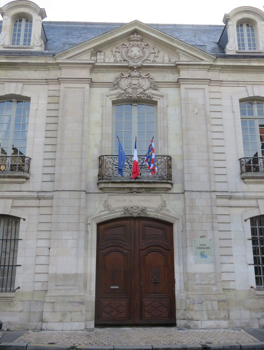 Chambre de Commerce : Façade rue Jules Favre, avant-corps central, vue générale