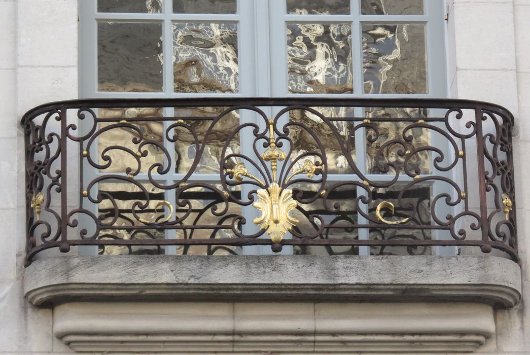 Chambre de Commerce : Façade rue Jules Favre, détail d'un garde-corps d'une baie du 1er étage