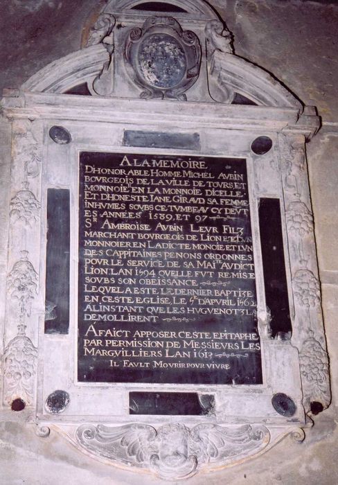 plaque commémorative à la mémoire de Michel Aubin, monnayer à la Monnaie de Tours