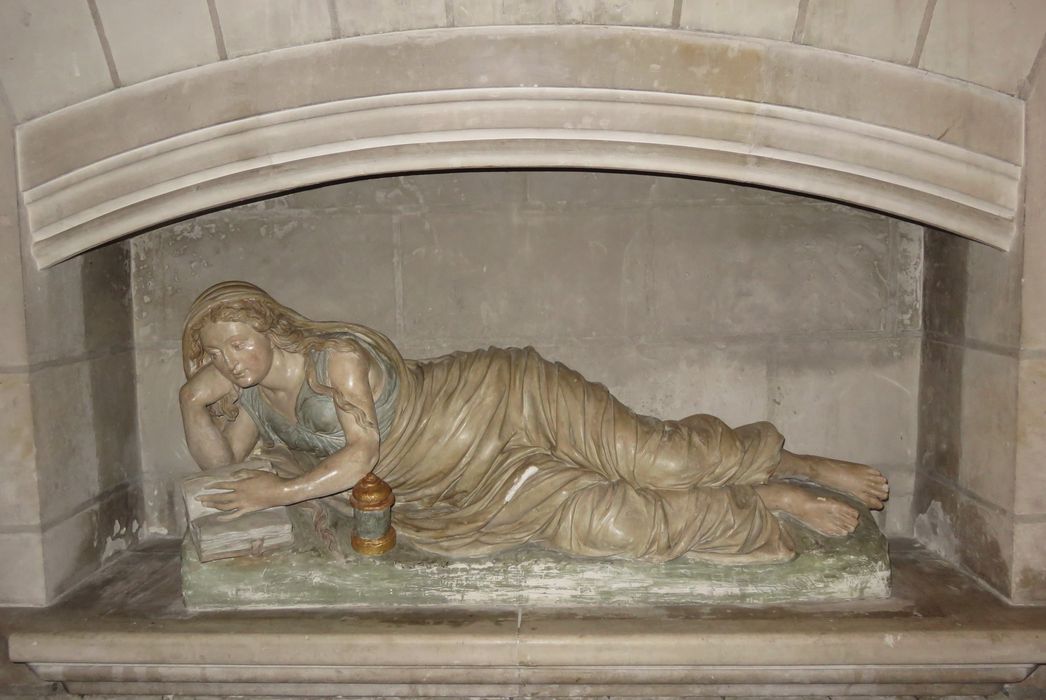 statue : Sainte Madeleine