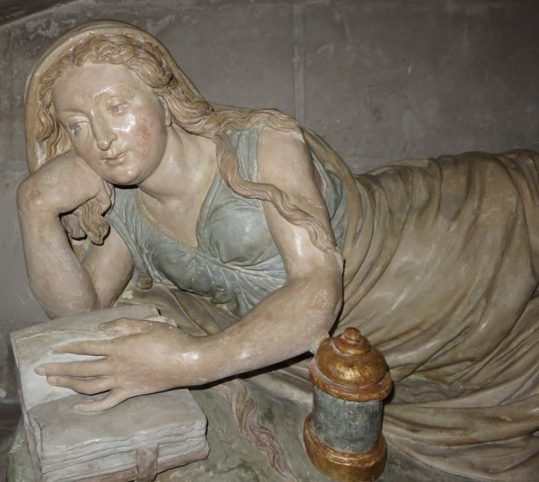 statue : Sainte Madeleine, vue partielle