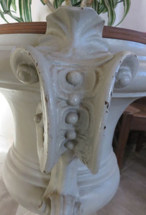 vase décoratif, détail - © Ministère de la Culture (France), Conservation des antiquités et des objets d’art d'Indre-et-Loire - Tous droits réservés