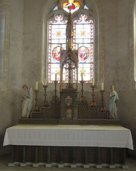 autel, chandeliers, croix, 2 bras de lumière (maître-autel, ange porte-lumière) - © Ministère de la Culture (France), Conservation des antiquités et des objets d’art d'Indre-et-Loire - Tous droits réservés