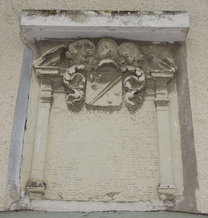 plaque commémorative d'un legs fait à l'Hôtel-Dieu par Daniel Forget - © Ministère de la Culture (France), Conservation des antiquités et des objets d'art de l'Indre-et-Loire – Tous droits réservés