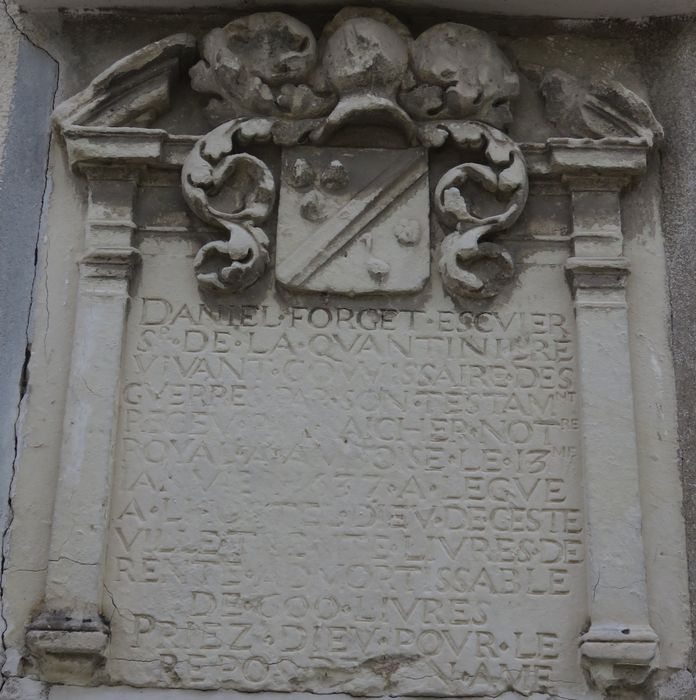plaque commémorative d'un legs fait à l'Hôtel-Dieu par Daniel Forget - © Ministère de la Culture (France), Conservation des antiquités et des objets d’art d'Indre-et-Loire - Tous droits réservés