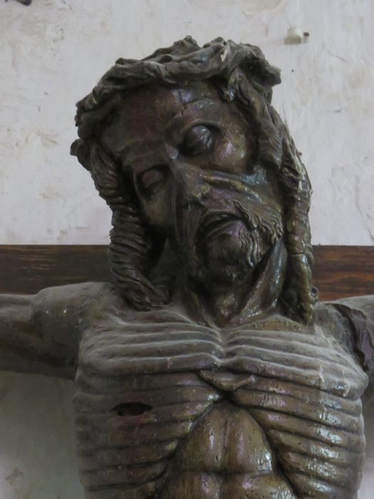 statue : Christ en croix