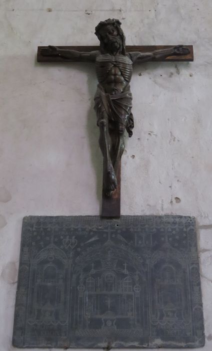 statue : Christ en croix