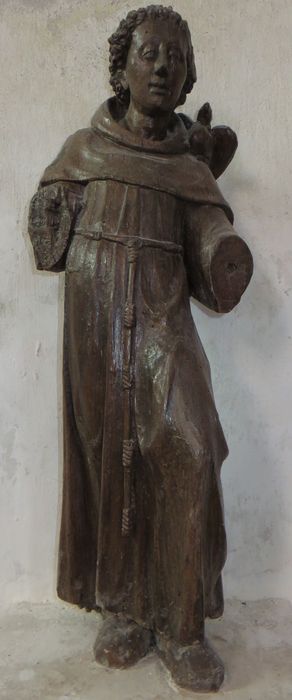 statue : saint François d'Assise avec un oiseau sur l'épaule