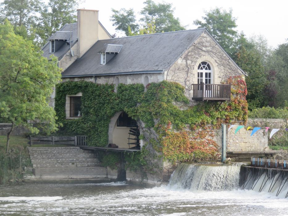 vue générale du moulin depuis l'aval