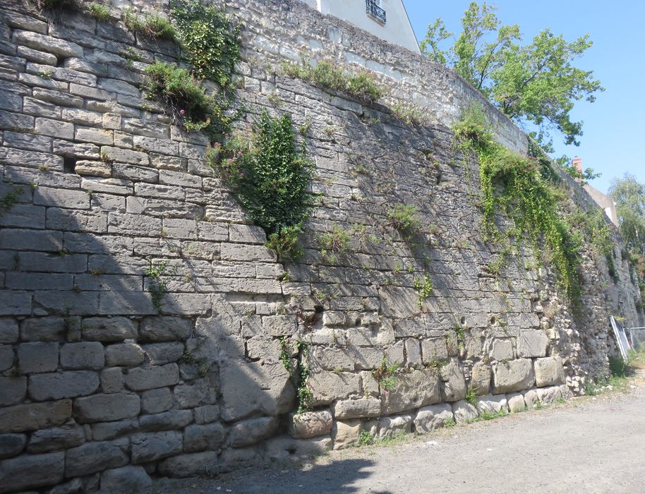 vue partielle de l'enceinte rue des Ursulines