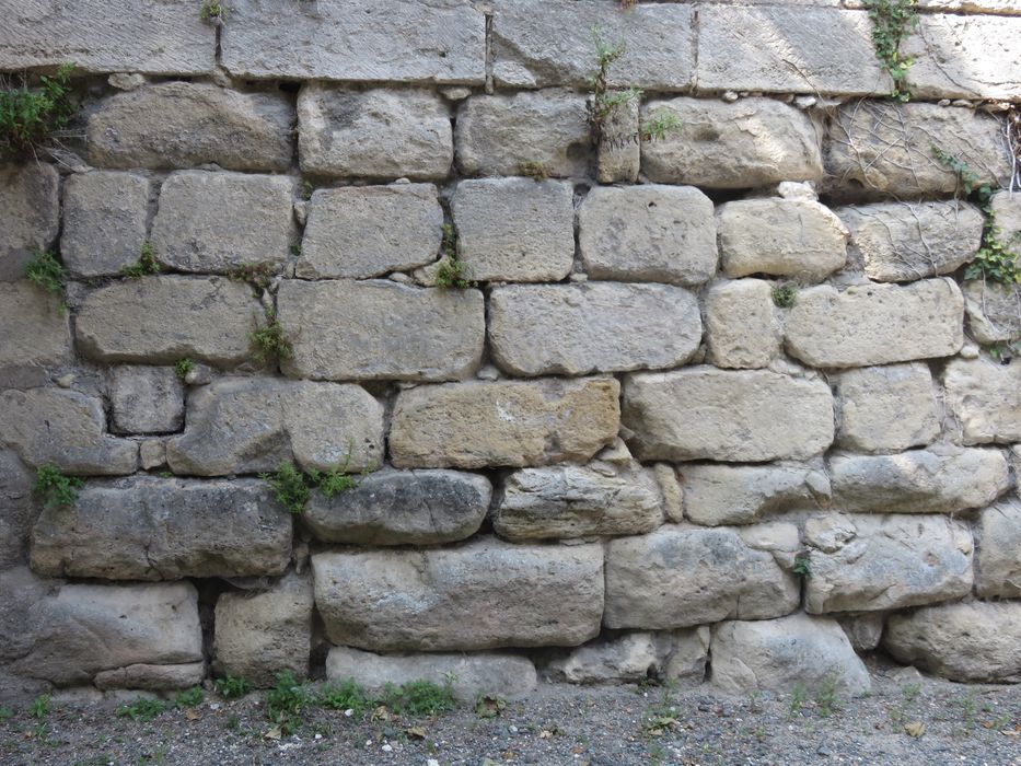 détail des maçonneries de l'enceinte rue des Ursulines