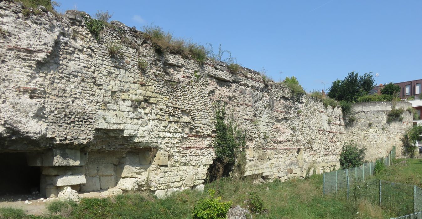 vue partielle de l'enceinte rue Bazoche