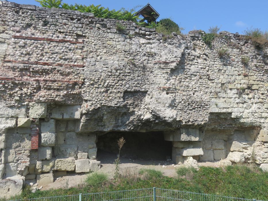 vue partielle de l'enceinte rue Bazoche