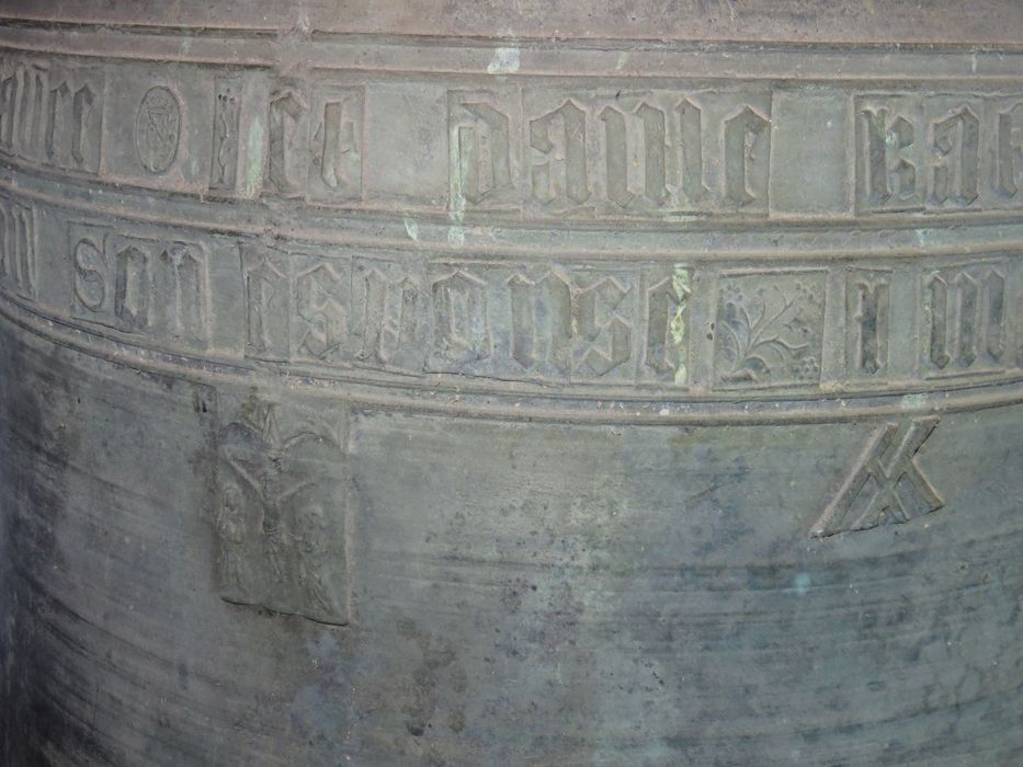 cloche, détail des inscriptions