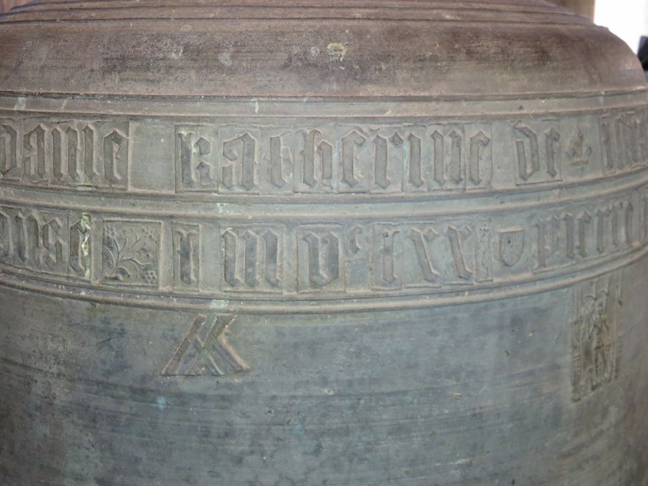 cloche, détail des inscriptions