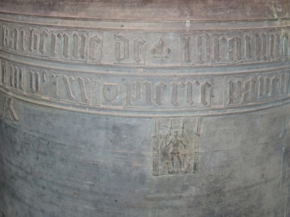 cloche, détail d'une vignette (saint Michel terrassant le dragon)
