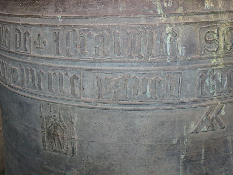 cloche, détail des inscriptions