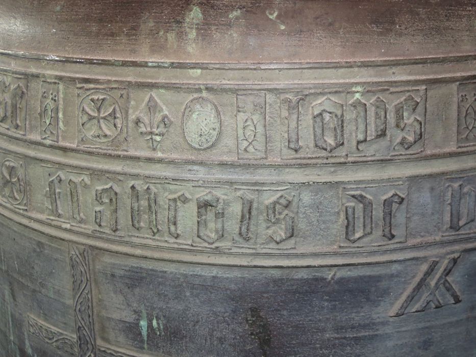 cloche, détail des inscriptions