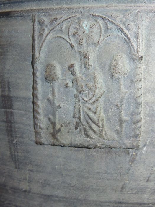 cloche, détail d'une vignette (Vierge à l'Enfant)