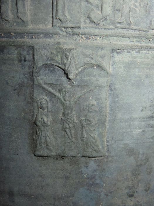 cloche, détail d'une vignette (Christ en croix entre la Vierge et saint Jean)