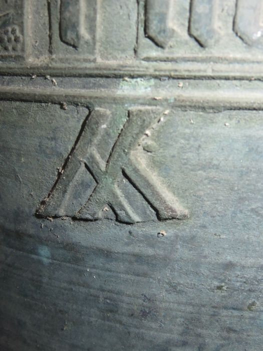 cloche, détail des inscriptions