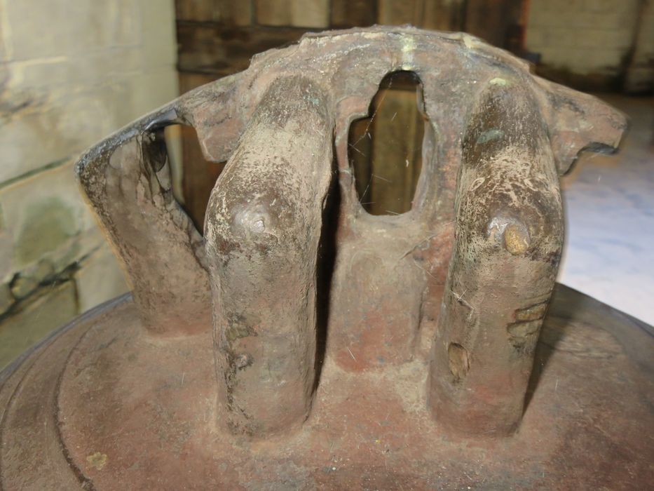cloche, détail de l'anse