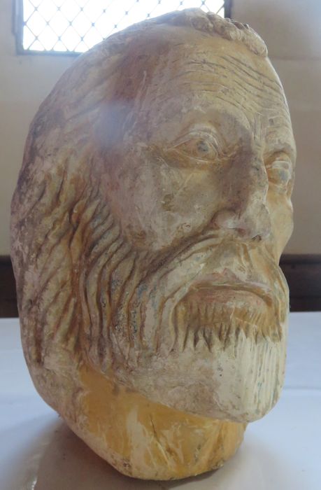 statue (fragment) : tête de saint Pierre (?)