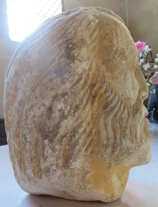 statue (fragment) : tête de saint Pierre (?), profil droit