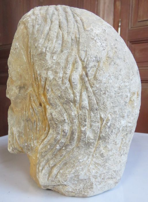 statue (fragment) : tête de saint Pierre (?), profil gauche