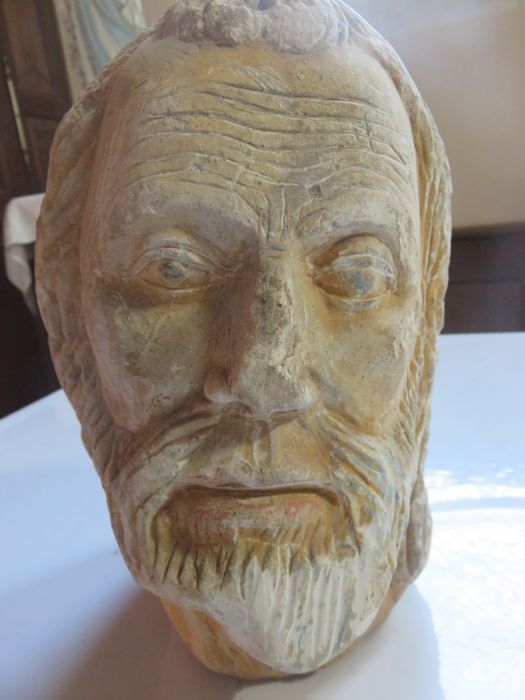statue (fragment) : tête de saint Pierre (?)