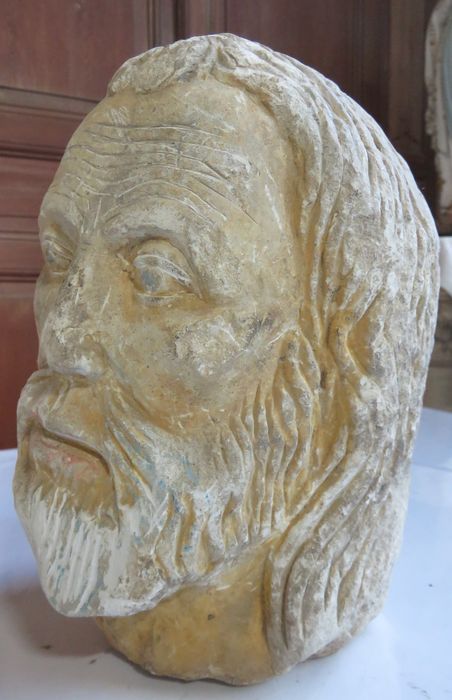 statue (fragment) : tête de saint Pierre (?), profil gauche