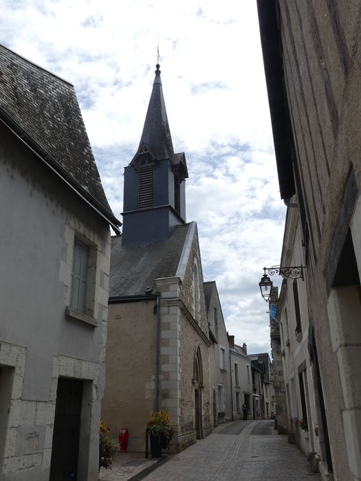 vue partielle de l'église dans son environnement depuis le Nord