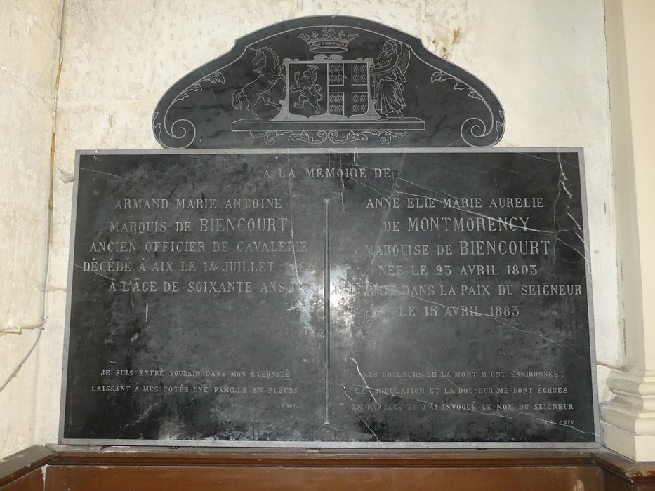 plaque commémorative d'Armand Marie Antoine, Marquis de Biencourt et d'Anne Elie Marie Aurélie de Montmorency, Marquise de Biencourt