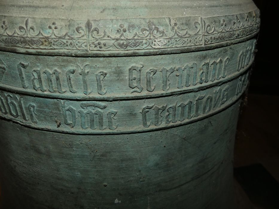 cloche, détail des inscriptions