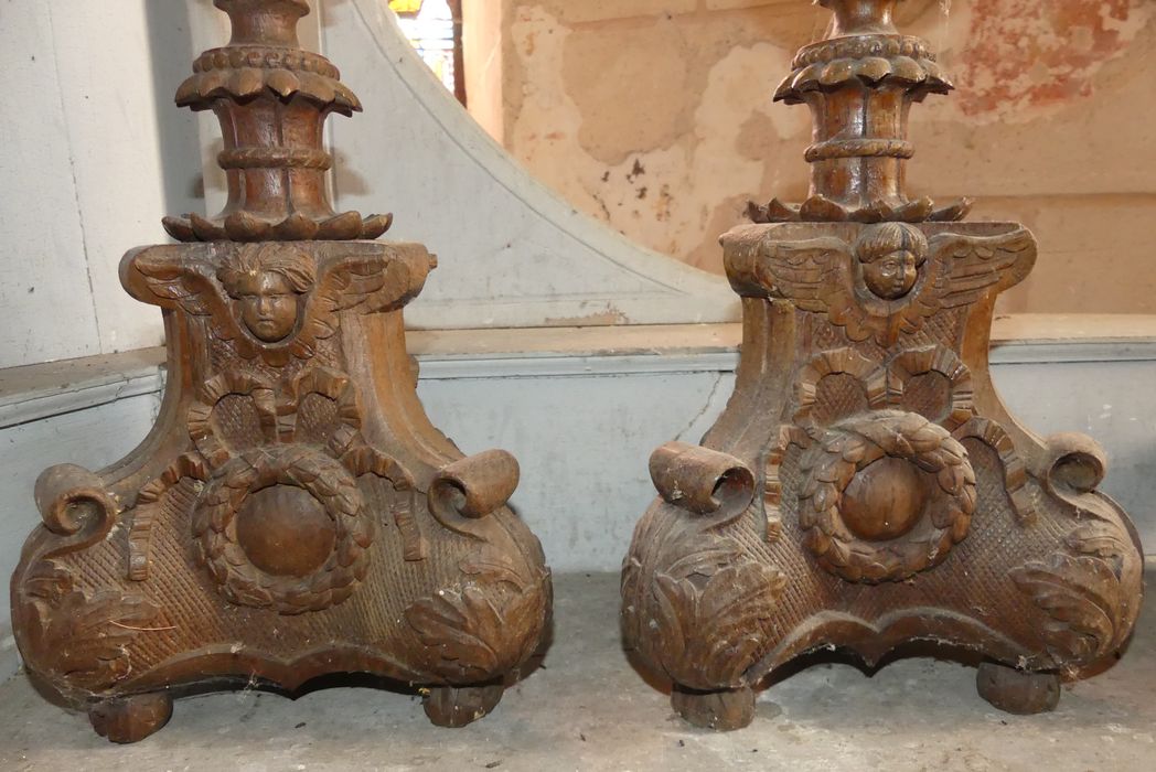 chandeliers (garniture d'autel), détail