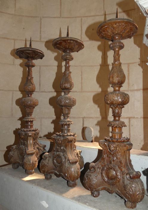 chandeliers (garniture d'autel), détail