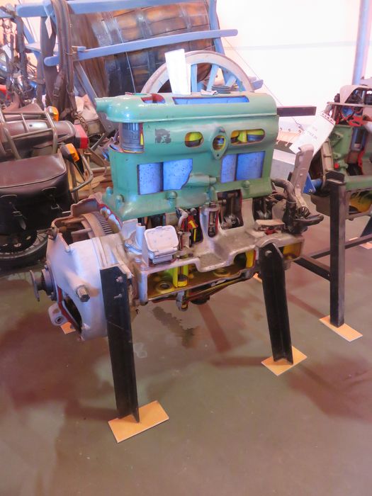 instrument de démonstration en mécanique dit de 'Connaissance du matériel automobile'