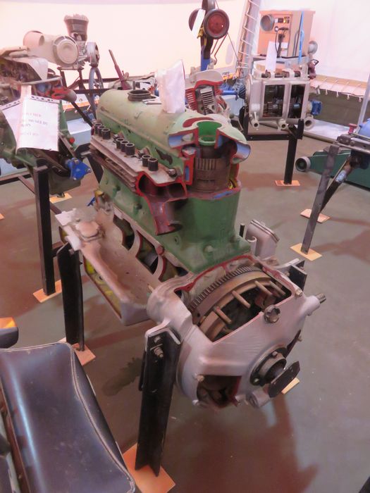 instrument de démonstration en mécanique dit de 'Connaissance du matériel automobile'