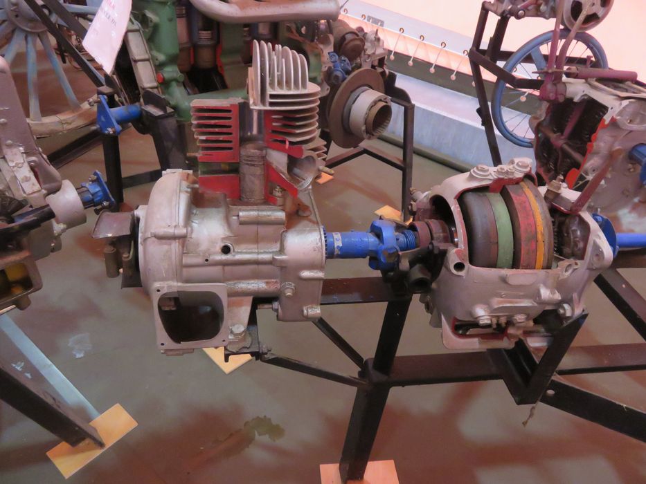 instrument de démonstration en mécanique dit de 'Connaissance du matériel automobile'